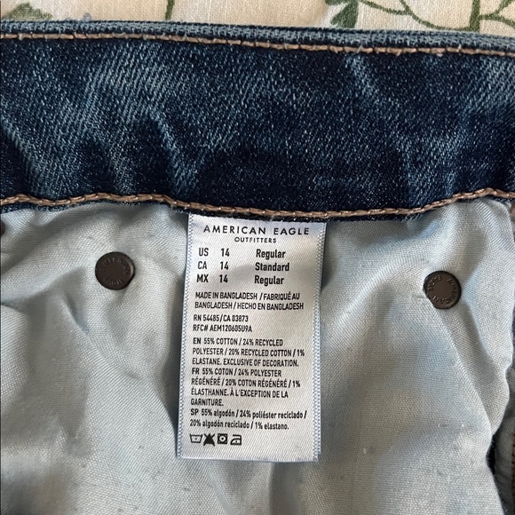 American Eagle Dark Wash Curvy Stovepipe - Picture 4 of 5